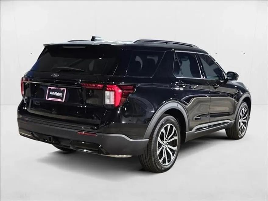 2025 Ford Explorer ST-Line photo 1