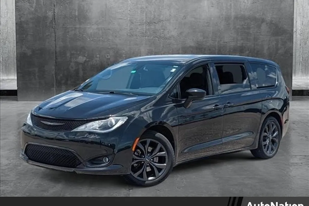 2018 Chrysler Pacifica Touring Plus photo 1