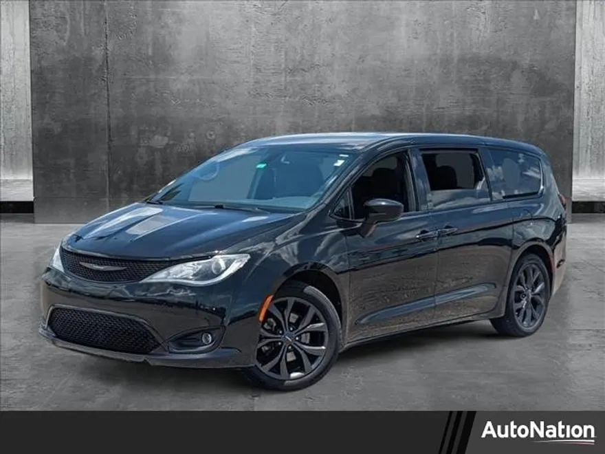 2018 Chrysler Pacifica Touring Plus photo 1
