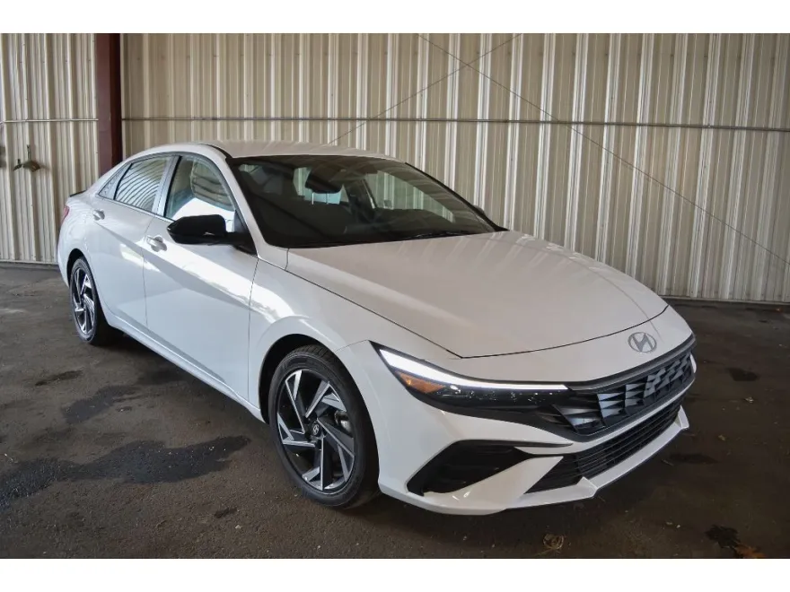 2025 Hyundai Elantra SEL Sport photo 1