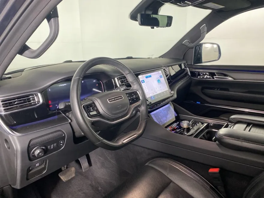 2024 Jeep Wagoneer L Series II Obsidian photo 1