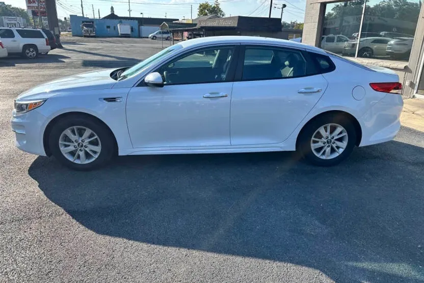 2018 Kia Optima LX photo 1