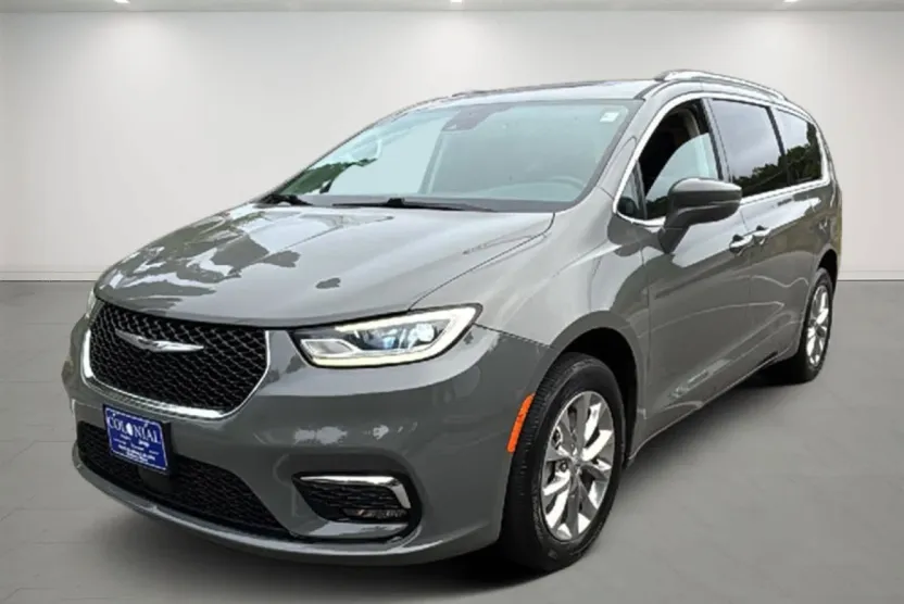 2021 Chrysler Pacifica Touring L photo 1