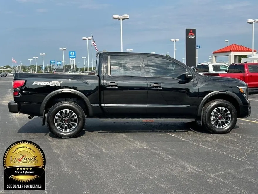 2024 Nissan Titan PRO-4X Crew Cab photo 1