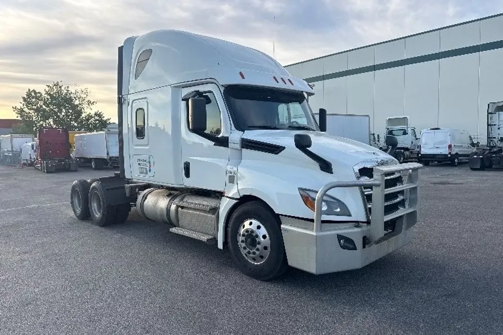 2020 Freightliner Cascadia 126" Sleeper Cab photo 1