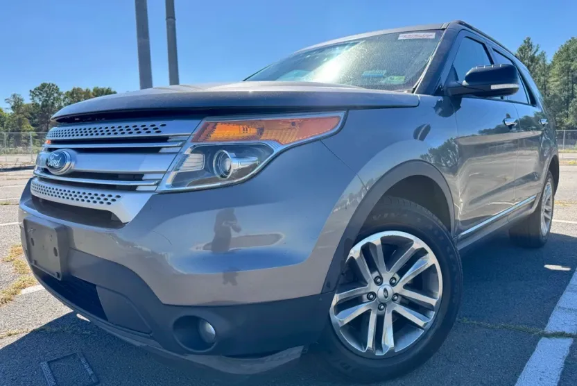 2014 Ford Explorer XLT photo 1