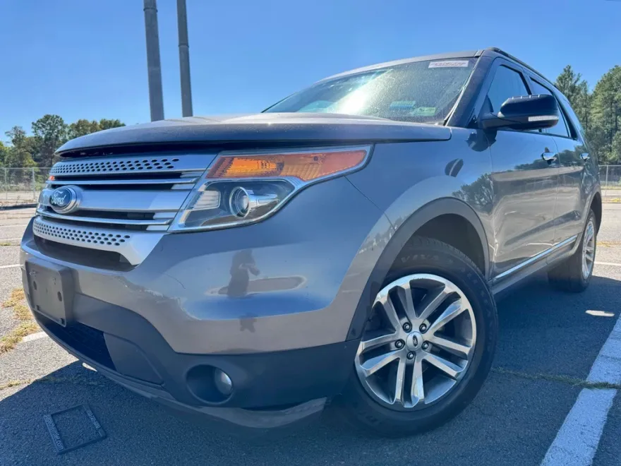 2014 Ford Explorer XLT photo 1