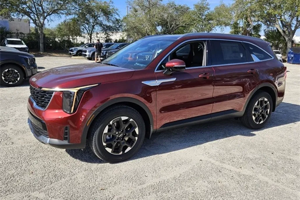 2025 Kia Sorento S photo 1
