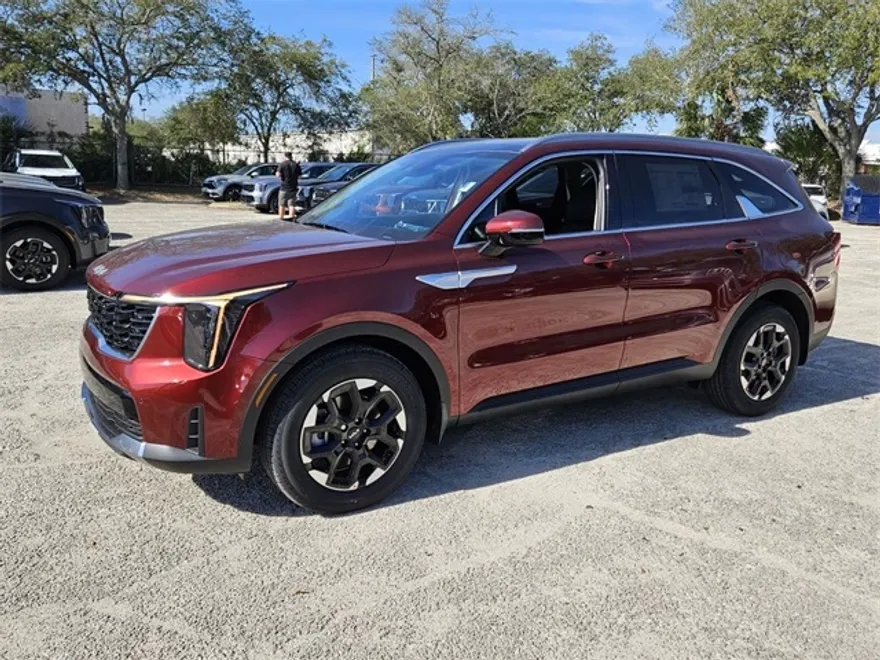 2025 Kia Sorento S photo 1