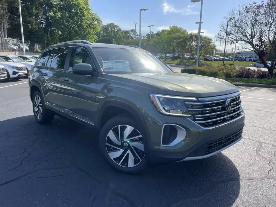 2025 Volkswagen Atlas SEL photo 1