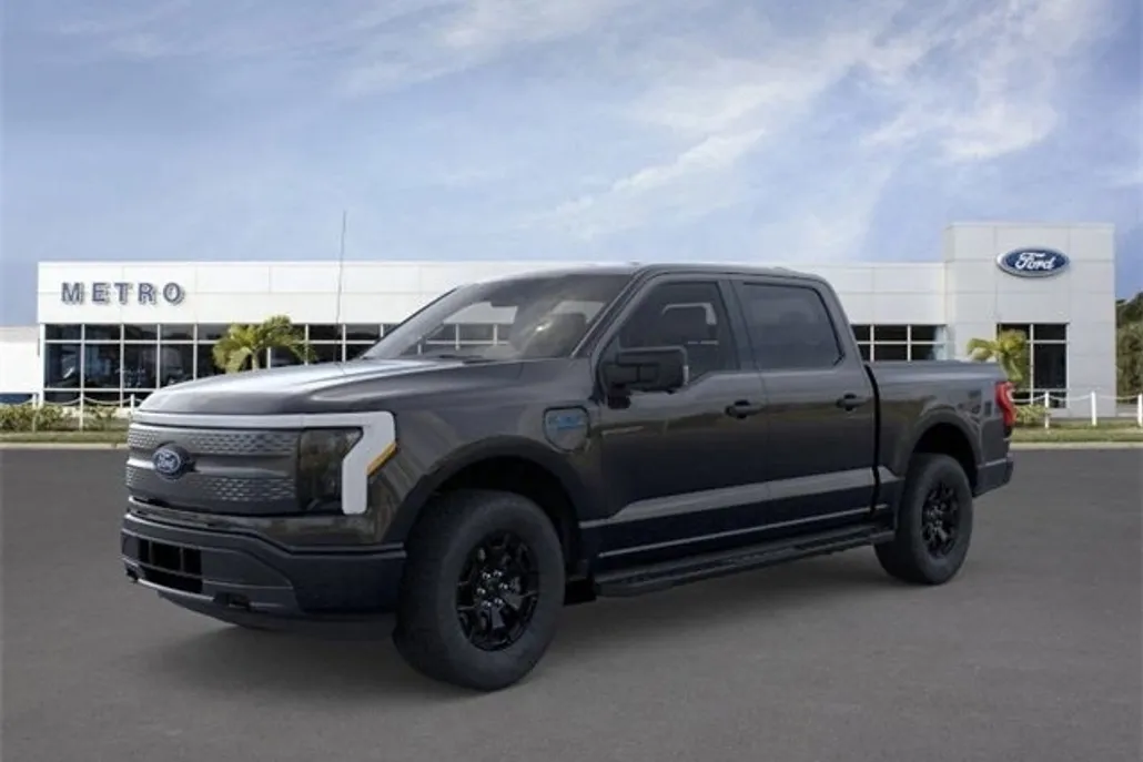 2025 Ford F-150 Lightning XLT photo 1