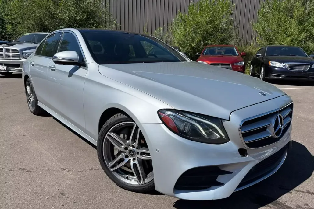 2019 Mercedes Benz E 300 4MATIC photo 1