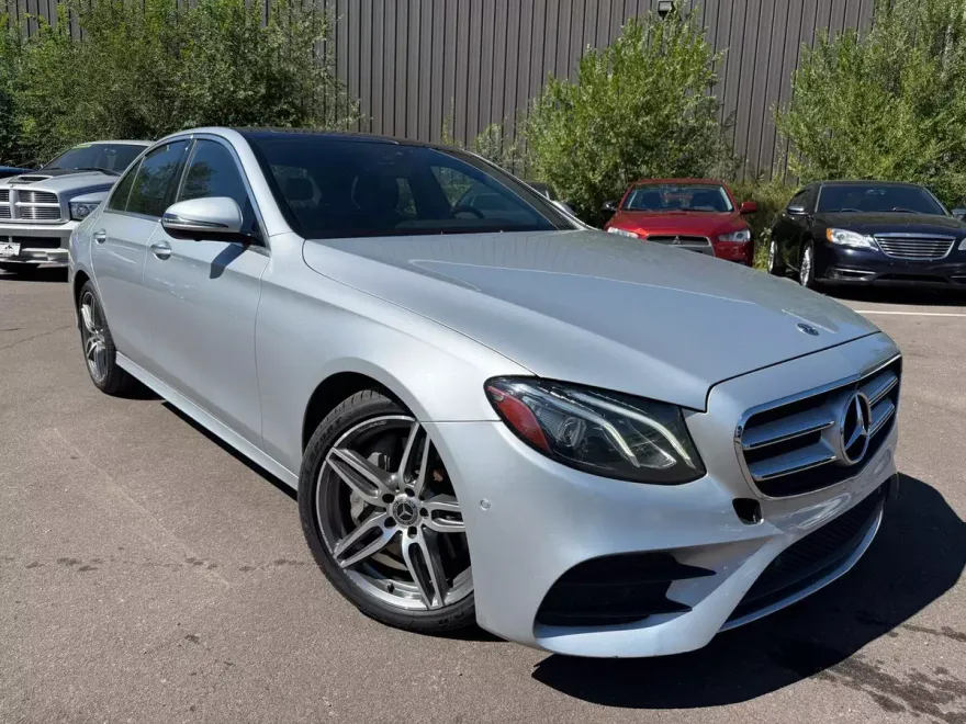 2019 Mercedes Benz E 300 4MATIC photo 1