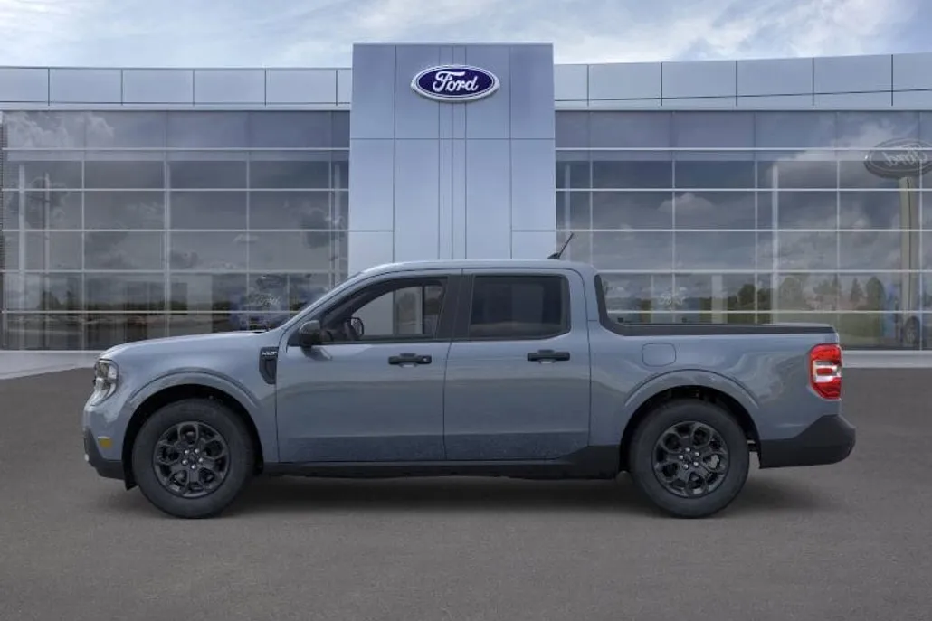 2025 Ford Maverick XLT photo 1