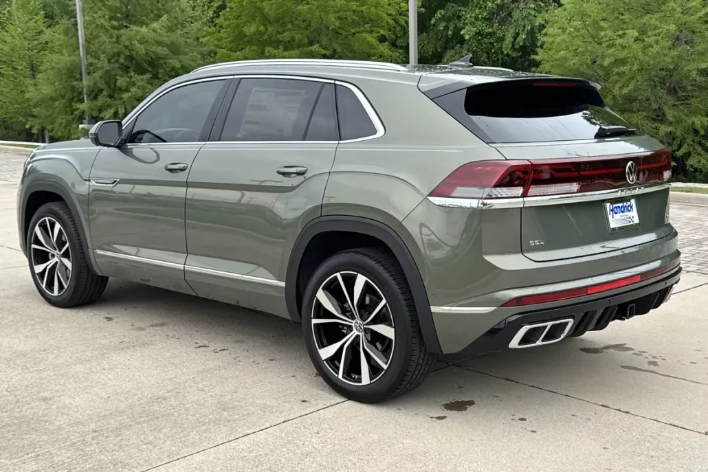 2026 Volkswagen Atlas Cross Sport SEL Premium R-Line photo 1