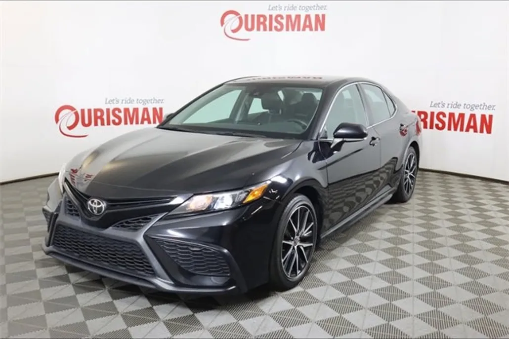 2022 Toyota Camry SE photo 1