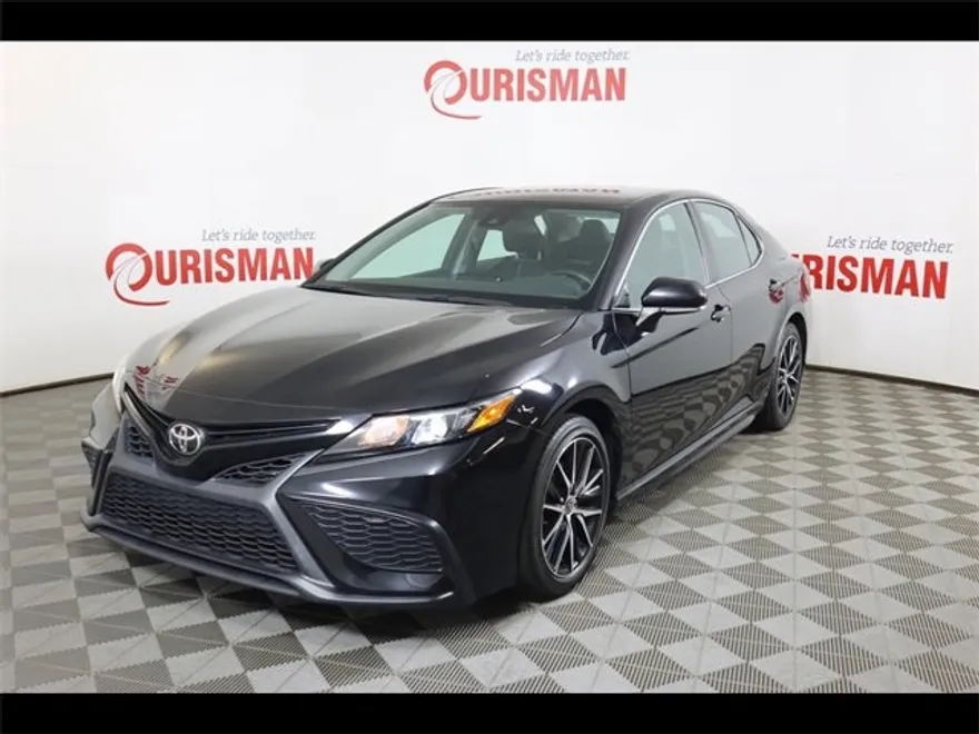 2022 Toyota Camry SE photo 1