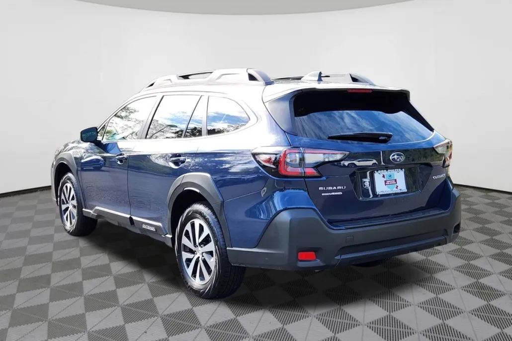 2025 Subaru Outback Premium photo 1
