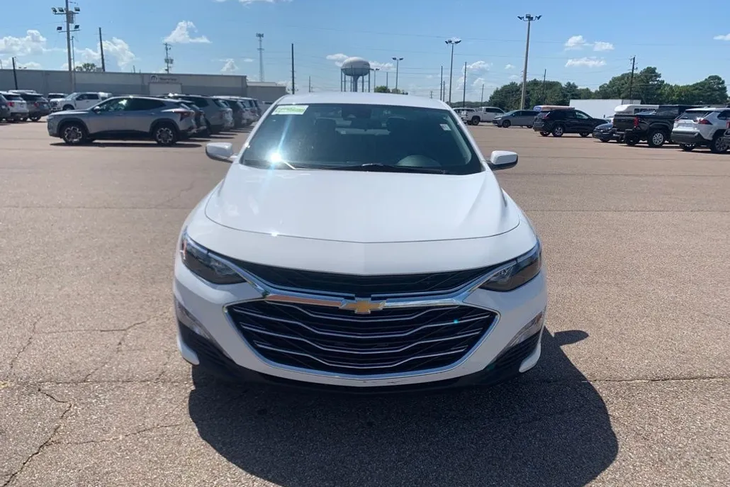 2023 Chevrolet Malibu 1LT photo 1