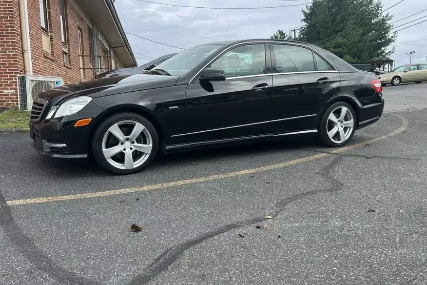 2012 Mercedes Benz E 350 4MATIC Sedan photo 1