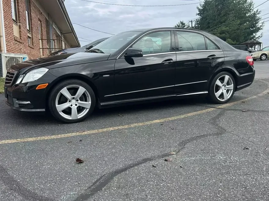 2012 Mercedes Benz E 350 4MATIC Sedan photo 1