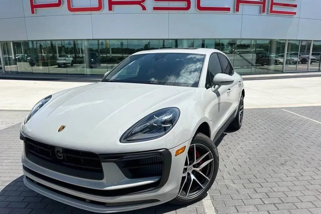 2025 Porsche Macan S photo 1