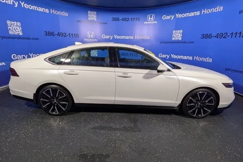 2023 Honda Accord Hybrid Touring photo 1
