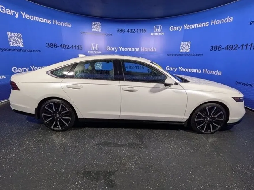 2023 Honda Accord Hybrid Touring photo 1