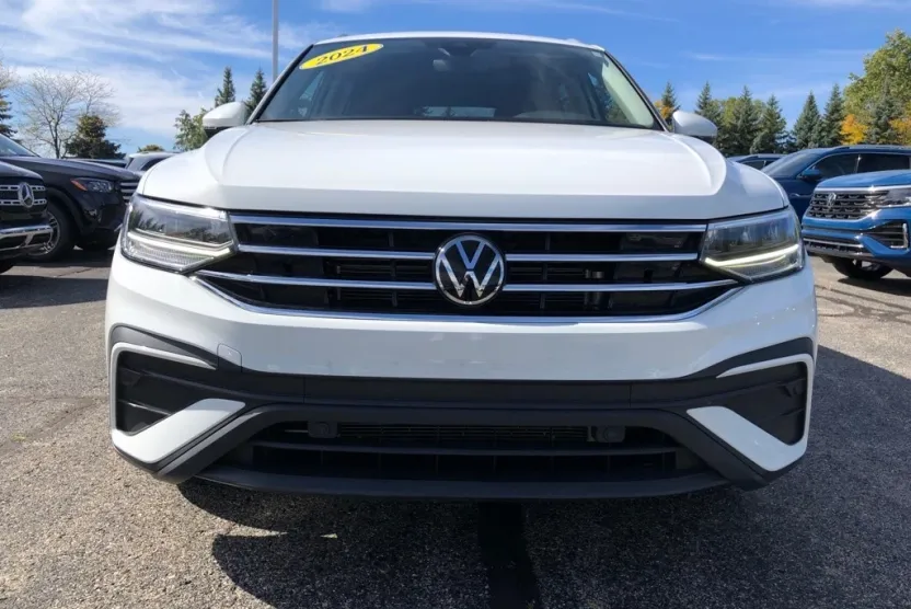 2024 Volkswagen Tiguan SE Wolfsburg Edition photo 1