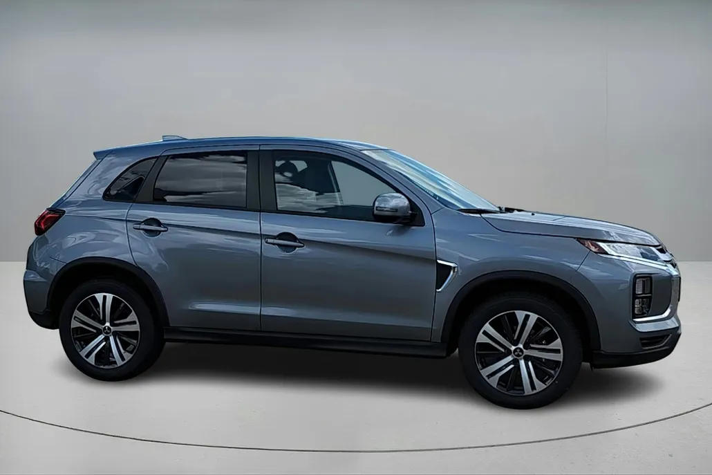 2025 Mitsubishi Outlander Sport SE photo 1