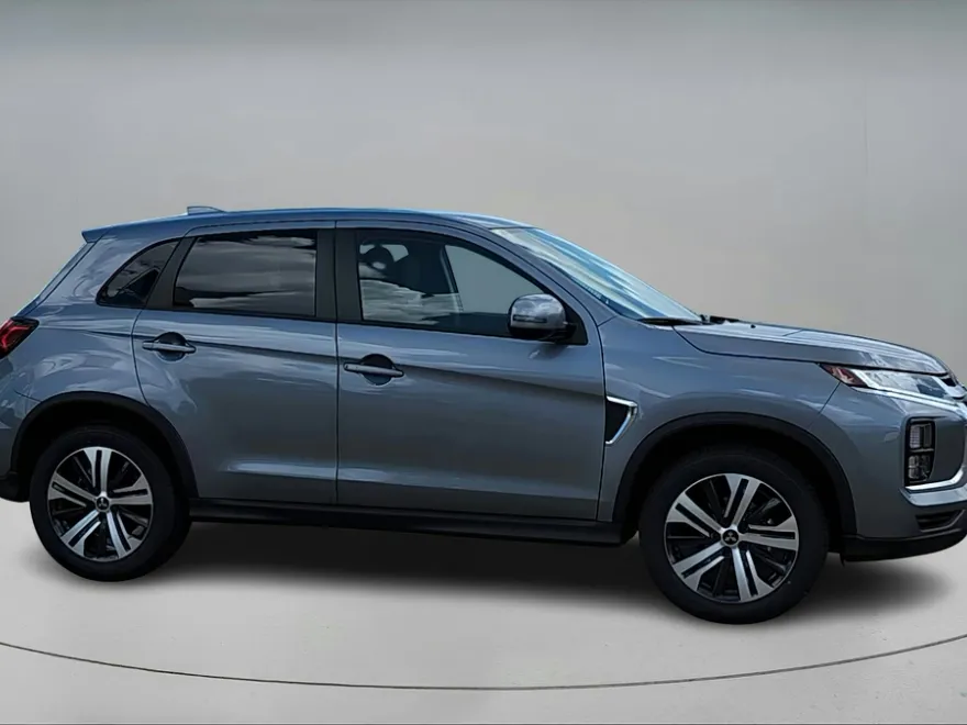 2025 Mitsubishi Outlander Sport SE photo 1