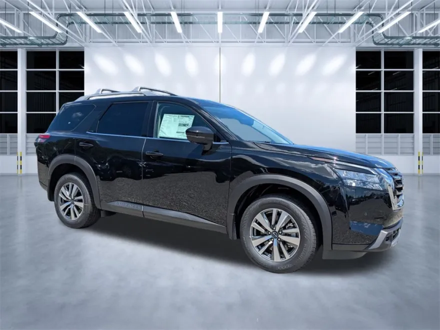 2025 Nissan Pathfinder SL photo 1
