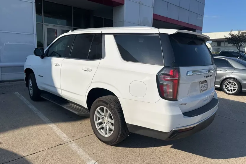 2023 Chevrolet Tahoe LT photo 1