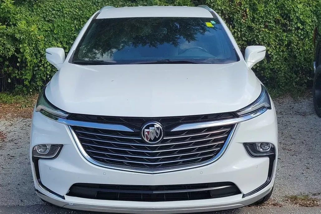 2023 Buick Enclave Essence photo 1