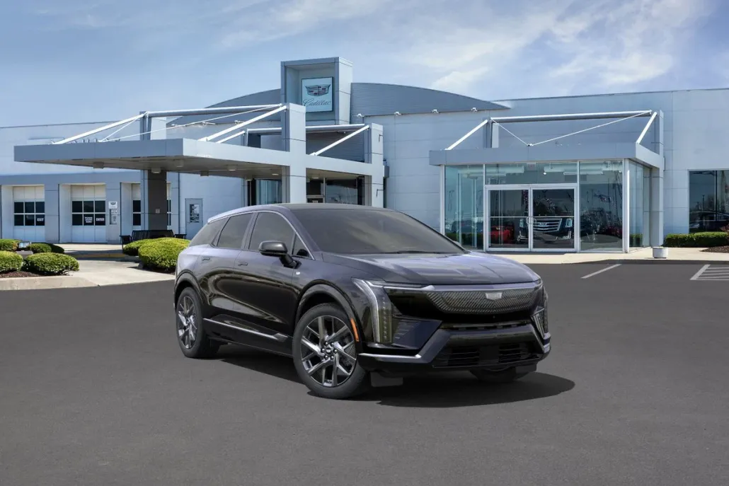 2025 Cadillac Optiq Luxury photo 1