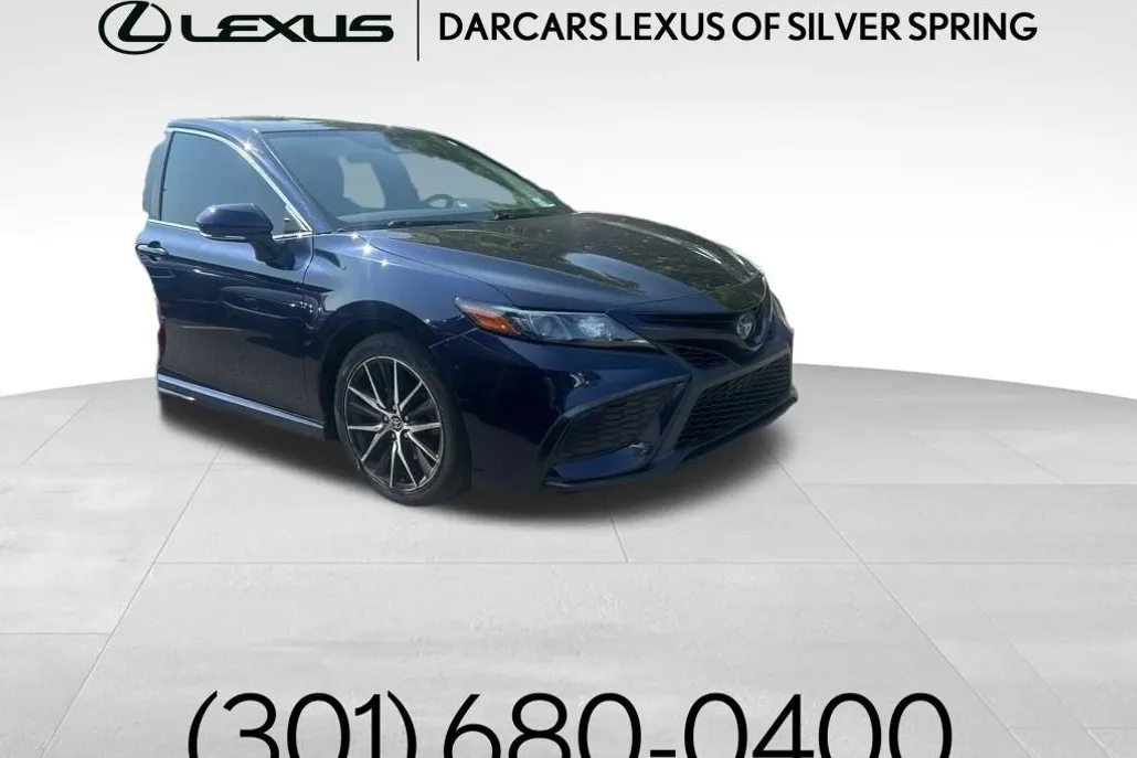 2022 Toyota Camry Hybrid SE photo 1