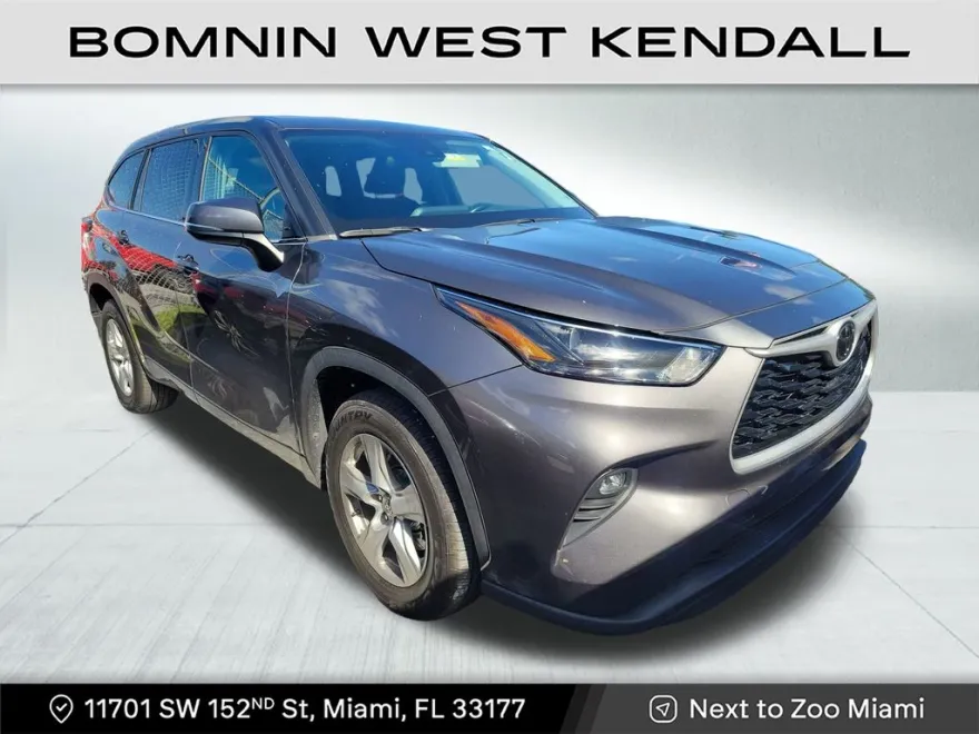 2022 Toyota Highlander LE photo 1