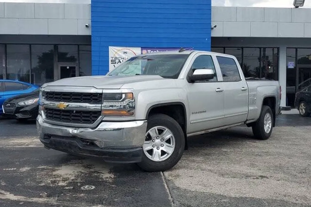 2017 Chevrolet Silverado 1500 LT photo 1