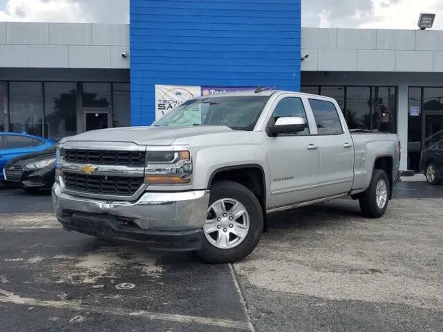 2017 Chevrolet Silverado 1500 LT photo 1