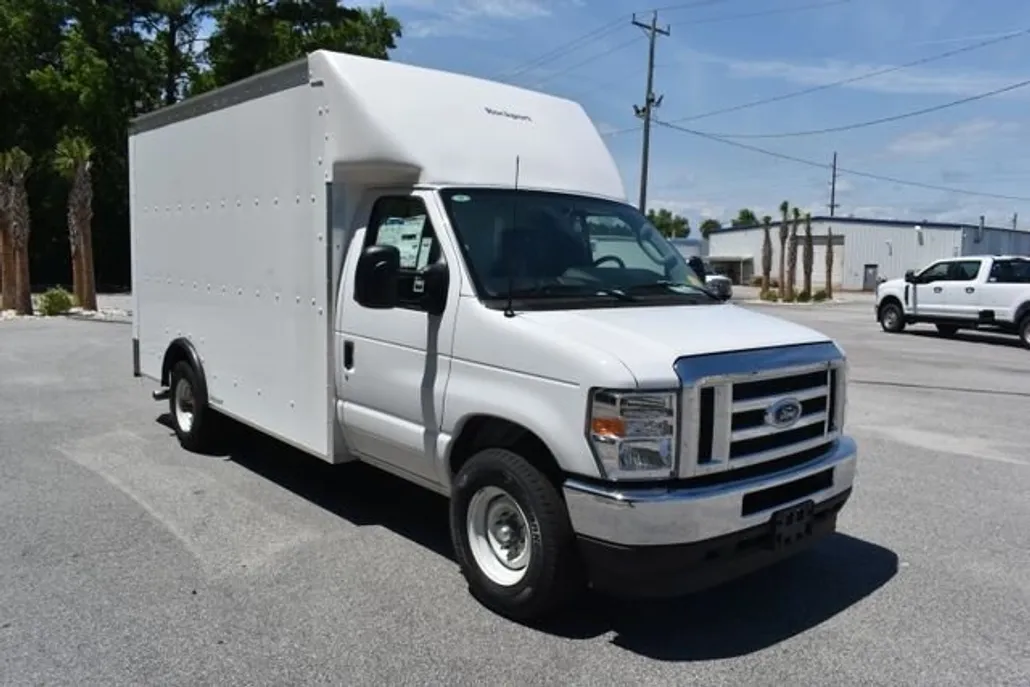 2025 Ford E-350 photo 1