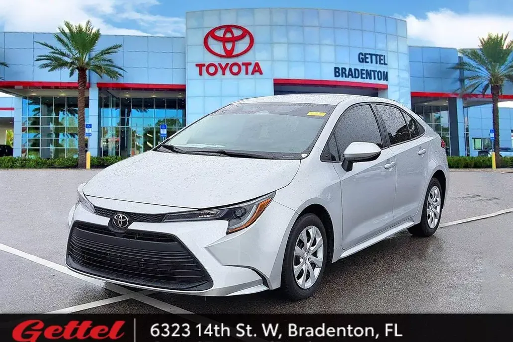 2024 Toyota Corolla LE photo 1