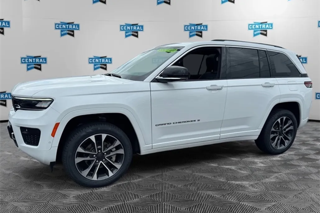2022 Jeep Grand Cherokee Overland photo 1