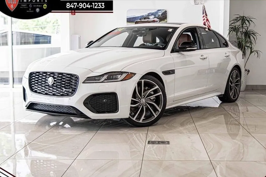 2024 Jaguar E-PACE P300 R-Dynamic SE photo 1