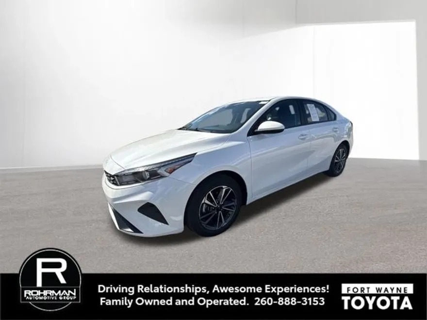 2023 Kia Forte LXS photo 1