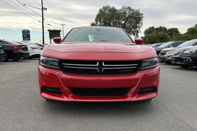 2016 Dodge Charger SE photo 1