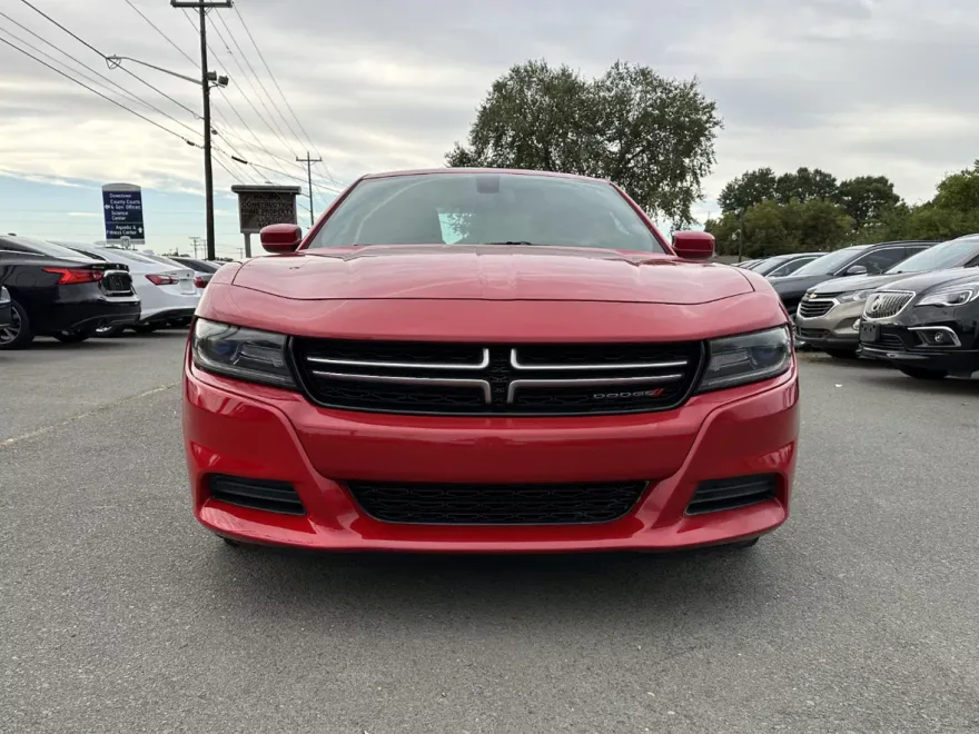 2016 Dodge Charger SE photo 1