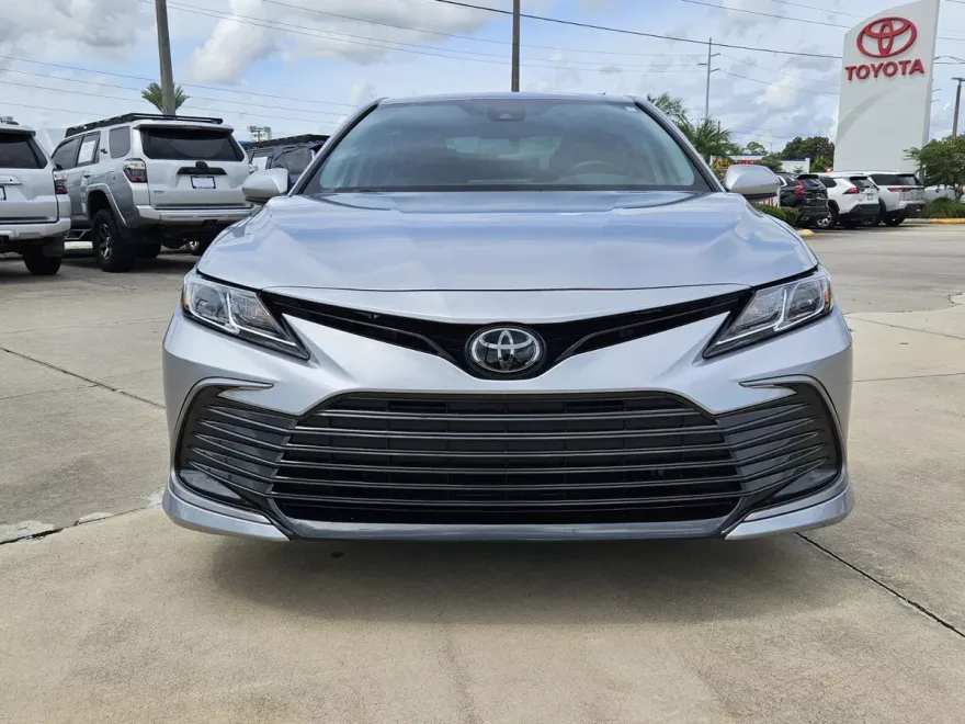 2023 Toyota Camry LE photo 1