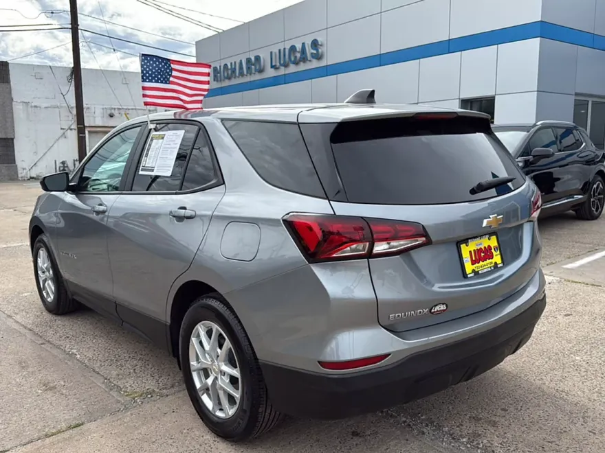 2024 Chevrolet Equinox LS photo 1