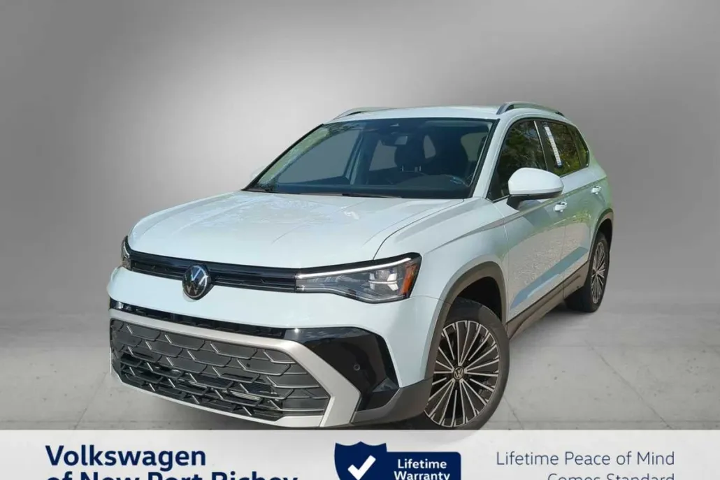 2025 Volkswagen Taos SE photo 1