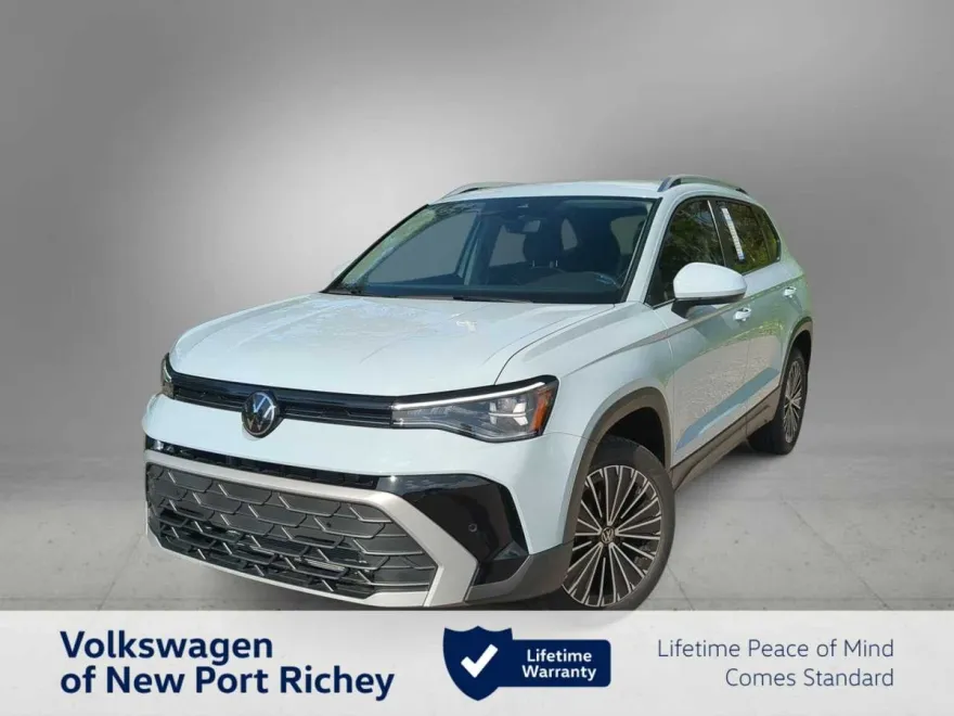 2025 Volkswagen Taos SE photo 1